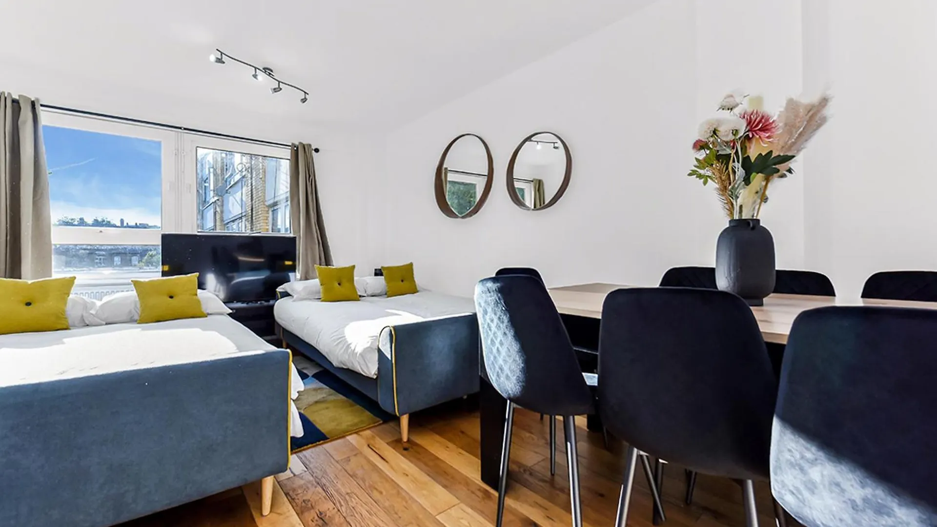 2 Bed 2 Bath In Camden Sleeps 8 Apartment Eltham 0*,  United Kingdom