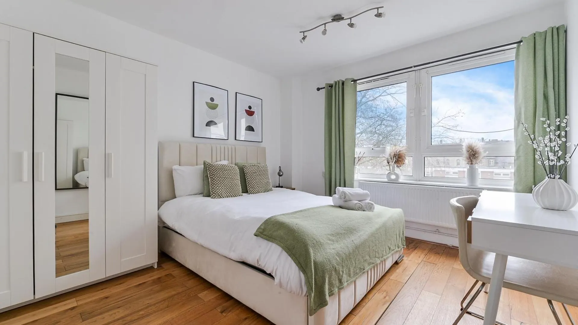 2 Bed 2 Bath In Camden Sleeps 8 Apartment Eltham