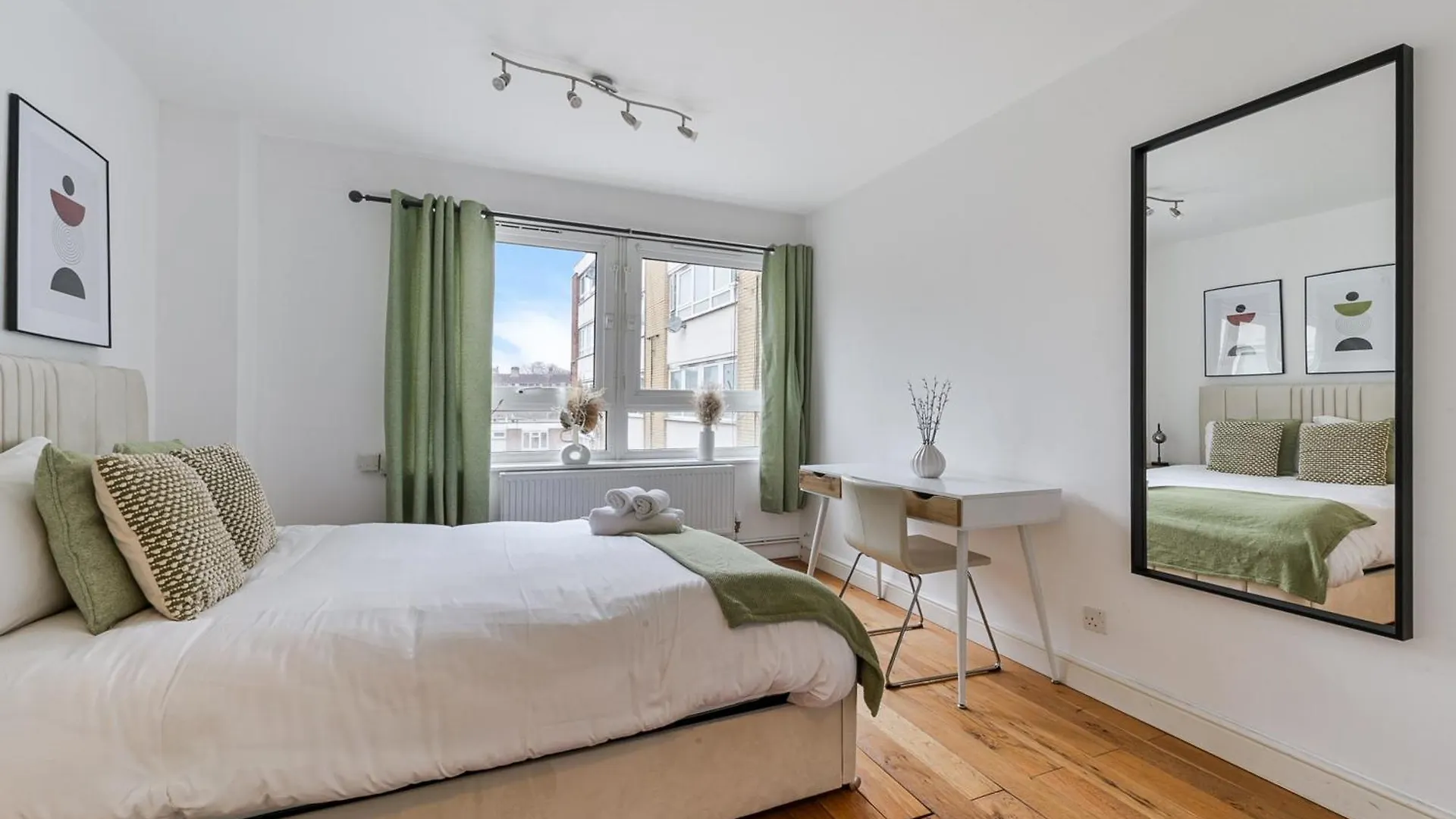 2 Bed 2 Bath In Camden Sleeps 8 Apartment Eltham