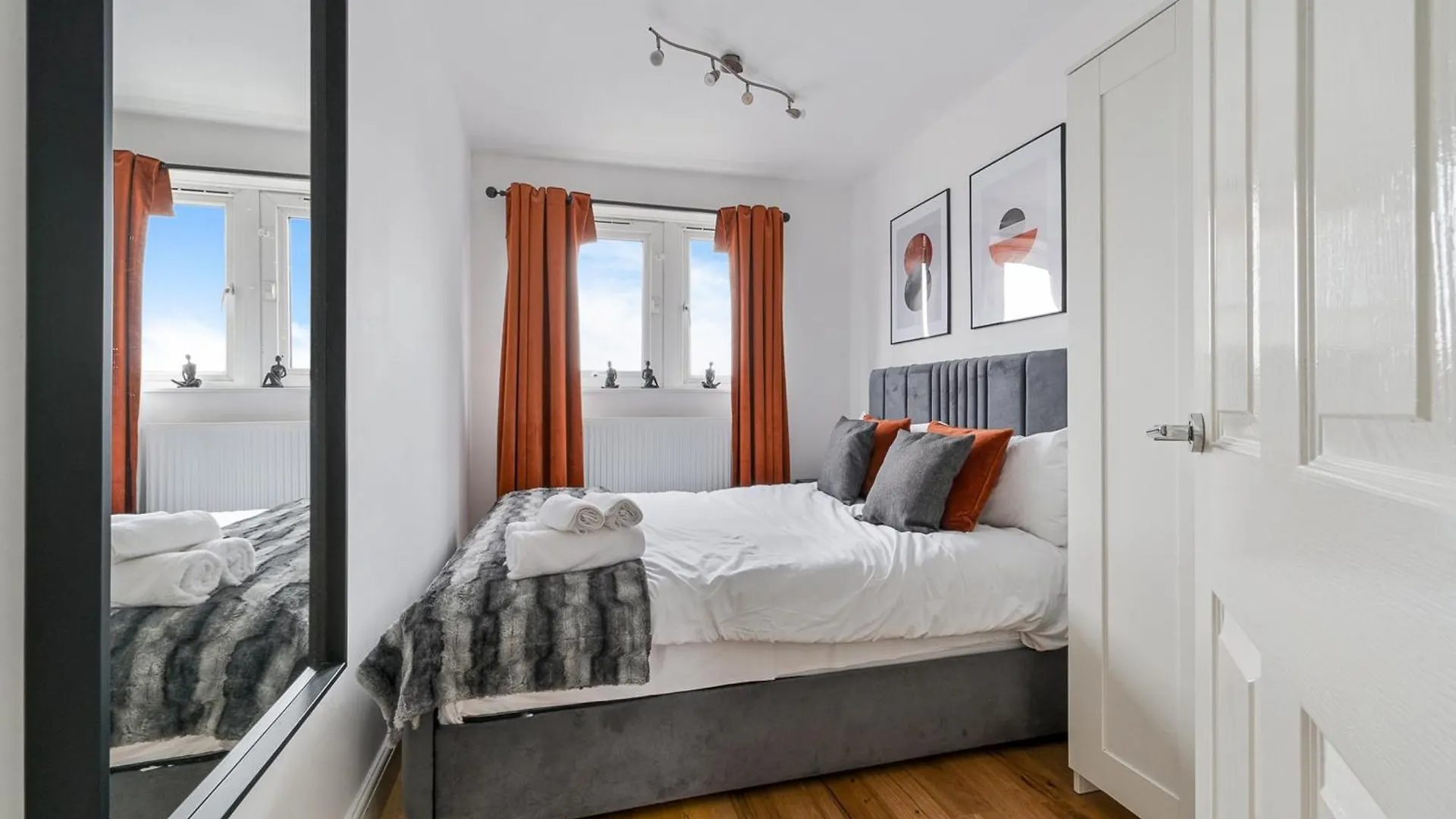 2 Bed 2 Bath In Camden Sleeps 8 Apartment Eltham